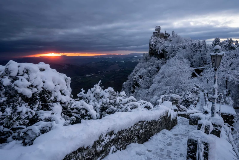Tramonto Invernale con la Torre Guaita a San Marino