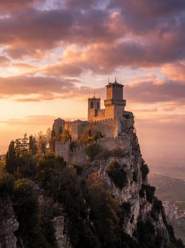 Le Tre Torri di San Marino al tramonto