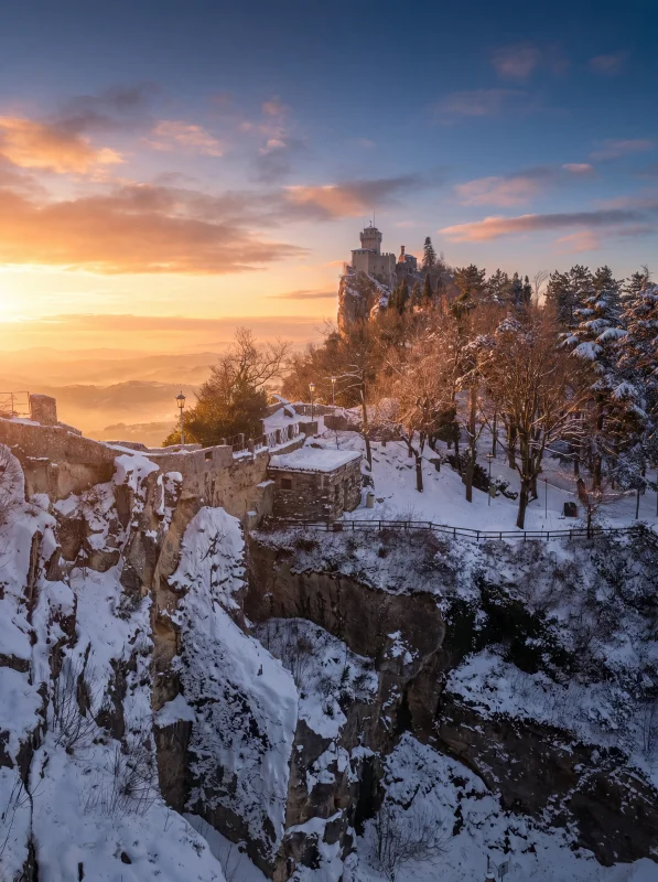 Torre di San Marino Innevata all’Alba