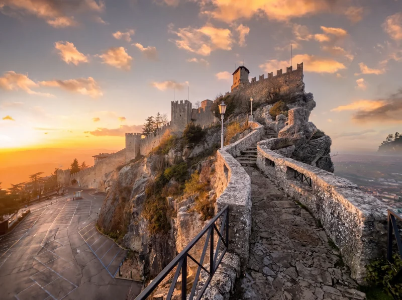 La Rocca della Guaita a San Marino al tramonto