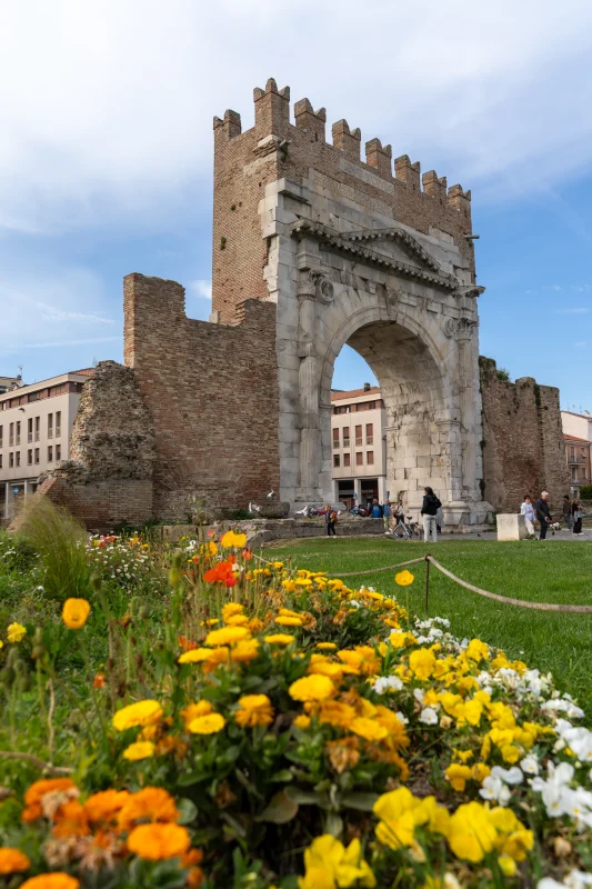 Arco d’Augusto a Rimini in primavera
