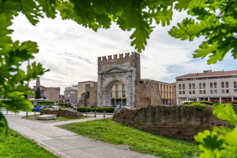 L’Arco d’Augusto di Rimini: un tuffo nella storia romana