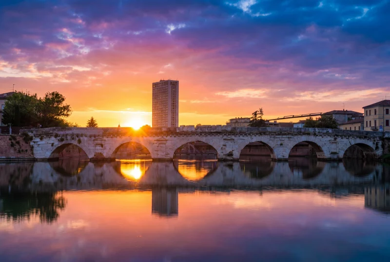 Ponte di Tiberio a Rimini all’alba
