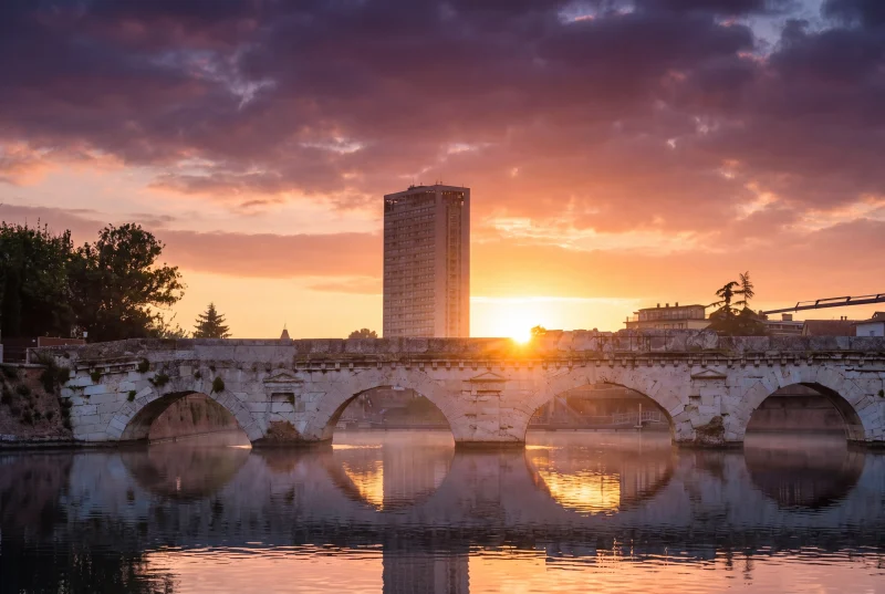 Alba sul Ponte di Tiberio a Rimini