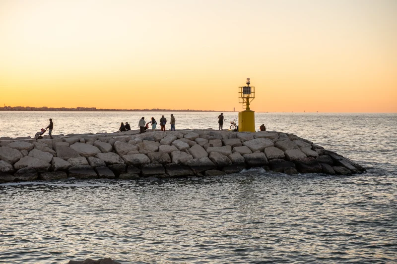 Tramonto sulla scogliera della Riviera Romagnola