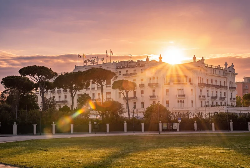 Il Grand Hotel di Rimini al Tramonto