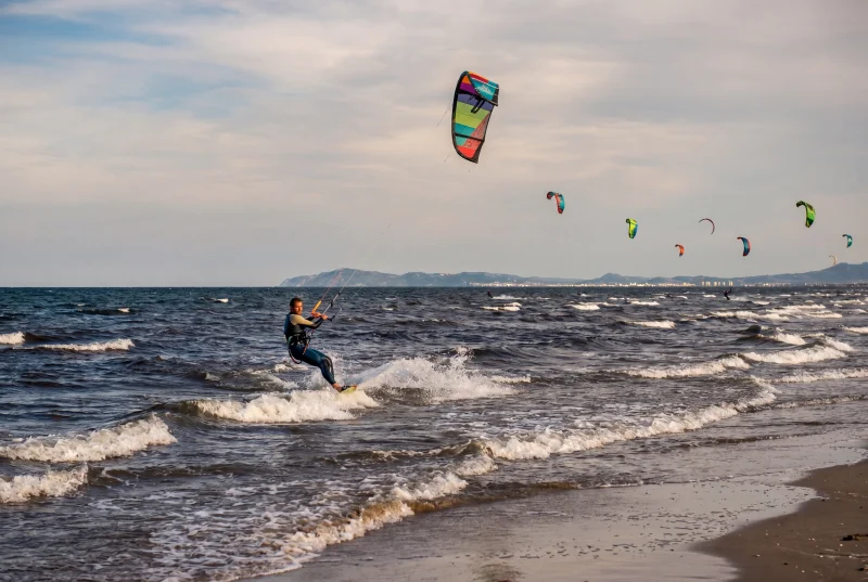 Kitesurf sulla costa della Riviera Romagnola