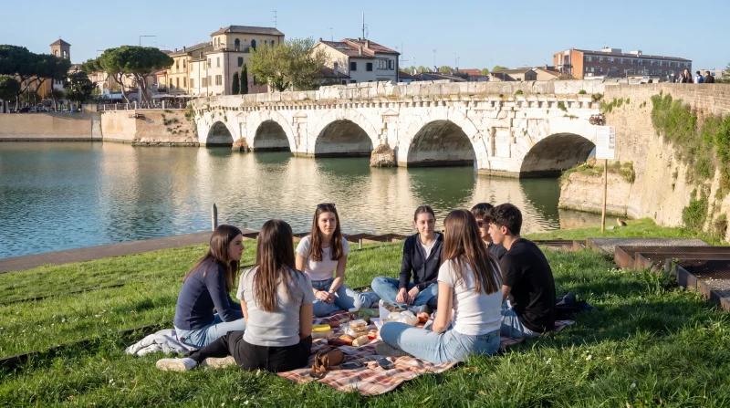 Picnic con vista sul Ponte di Tiberio a Rimini