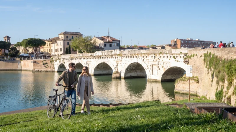 Passeggiata primaverile al Ponte di Tiberio a Rimini