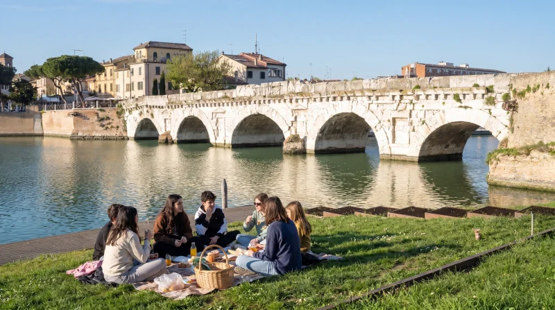 Picnic primaverile al Ponte Tiberio di Rimini