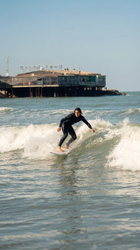 Surf di fronte al Rockisland di Rimini
