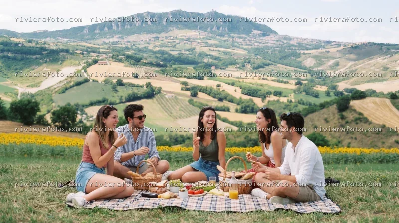 Picnic nelle colline romagnole con vista su San Marino