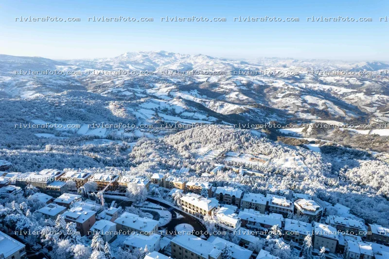 Paesaggio Invernale Innevato a San Marino / Appennino Romagnolo