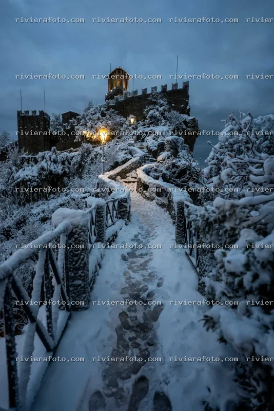 Sentiero innevato alle Torri di San Marino