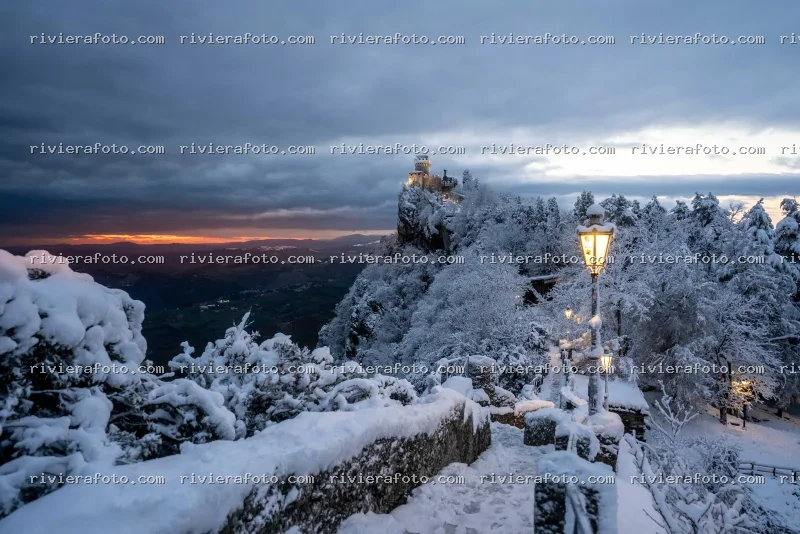 La Prima Torre di San Marino innevata all’alba