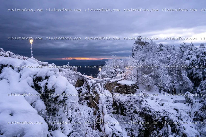 Le Torri di San Marino Sotto la Neve al Tramonto