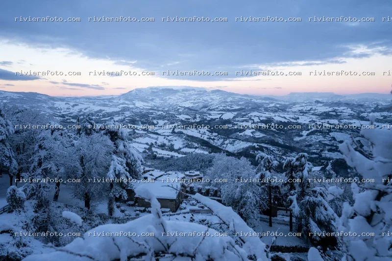 Panorama Invernale Innevato nei Dintorni di San Marino