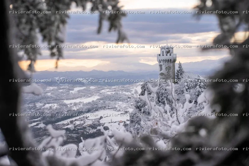 Panoramica invernale sulla Torre Cesta di San Marino