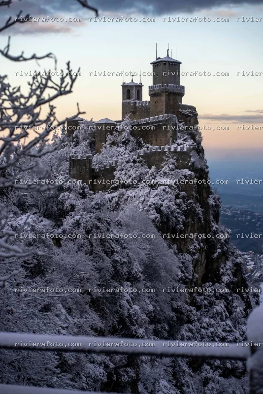 Le Torri di San Marino innevate