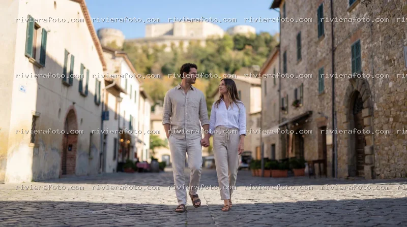 Passeggiata nel borgo storico di San Leo con vista sulla fortezza