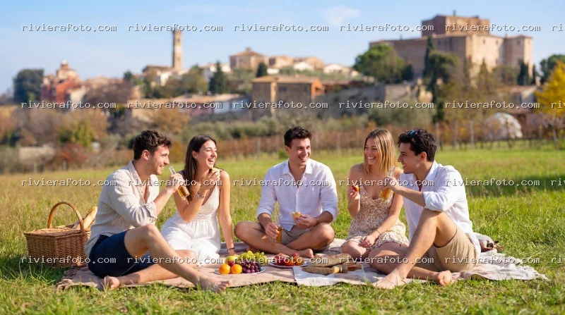 Picnic panoramico sul borgo storico di Santarcangelo di Romagna nell’entroterra Riminese