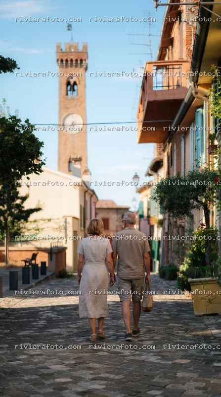 Passeggiata nel borgo di Santarcangelo di Romagna con la Torre dell’Orologio