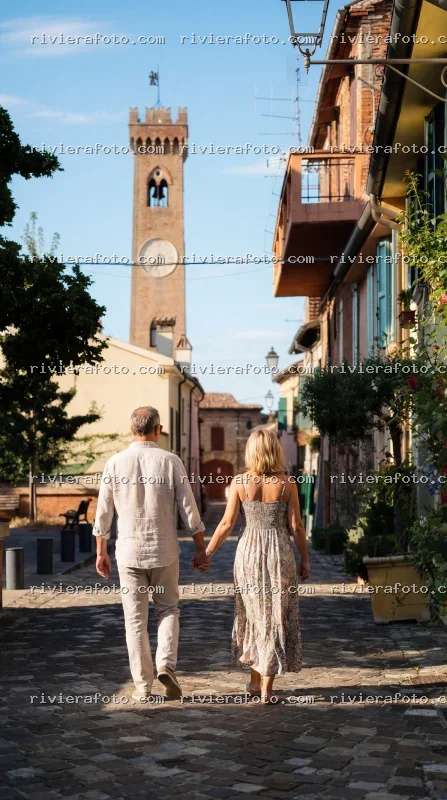Passeggiata romantica nel borgo storico con Torre dell’Orologio