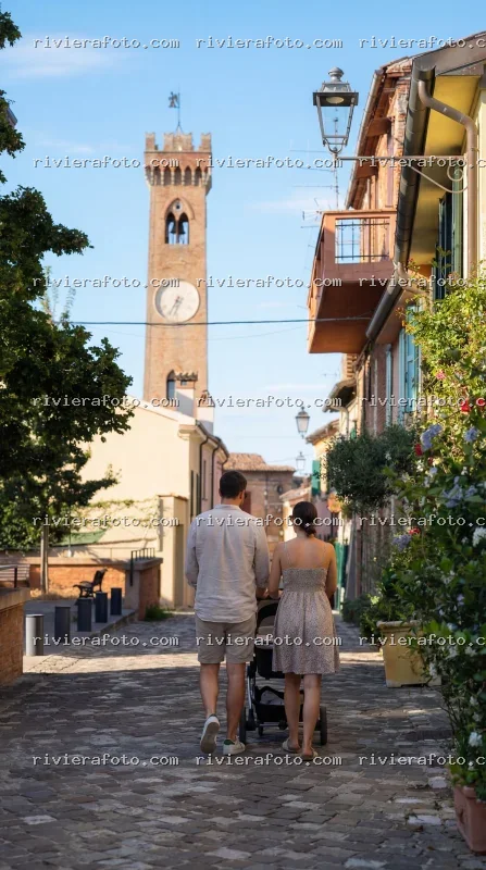 Passeggiata nel centro storico di Santarcangelo di Romagna con Torre Civica