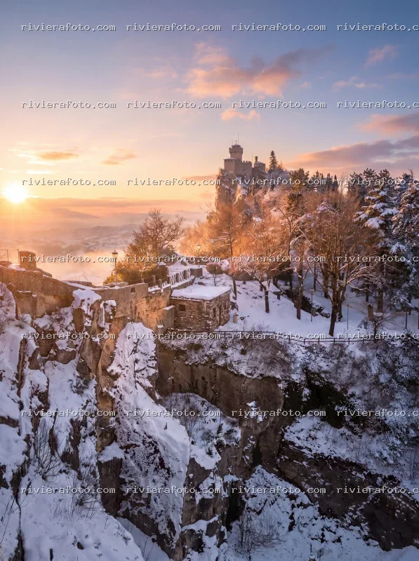 Fortezza di San Marino Innevata al tramonto