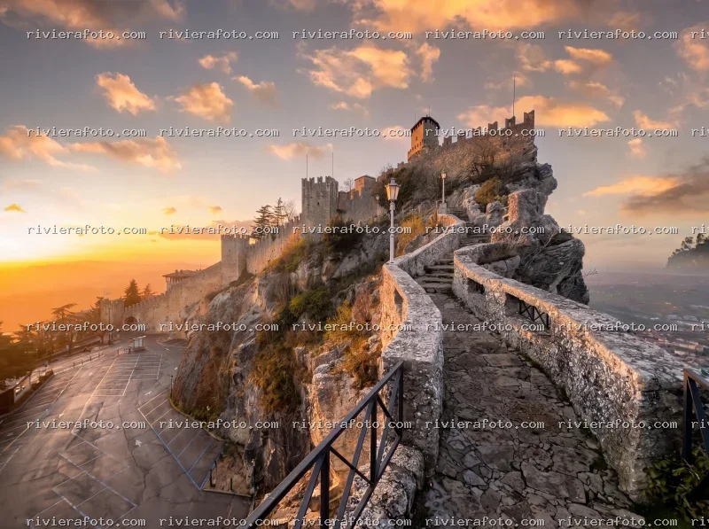 La Rocca della Guaita a San Marino al tramonto