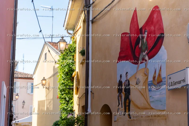 Murale storico in un vicolo di Rimini
