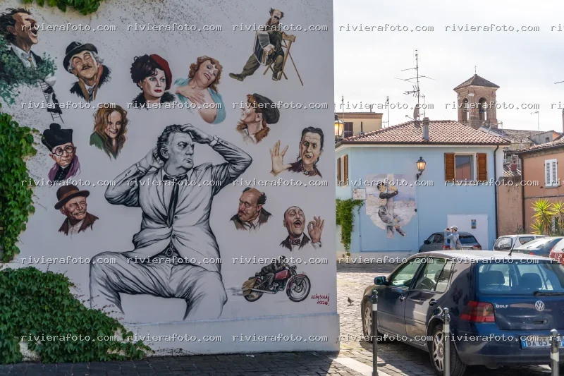 Murales in Piazzetta Gabena nel Borgo San Giuliano a Rimini, omaggio a personaggi celebri