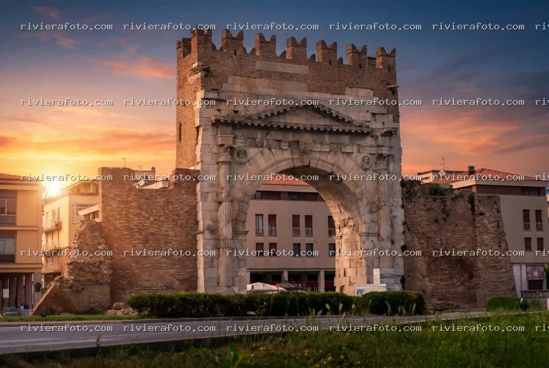 L’Arco d’Augusto di Rimini al Tramonto