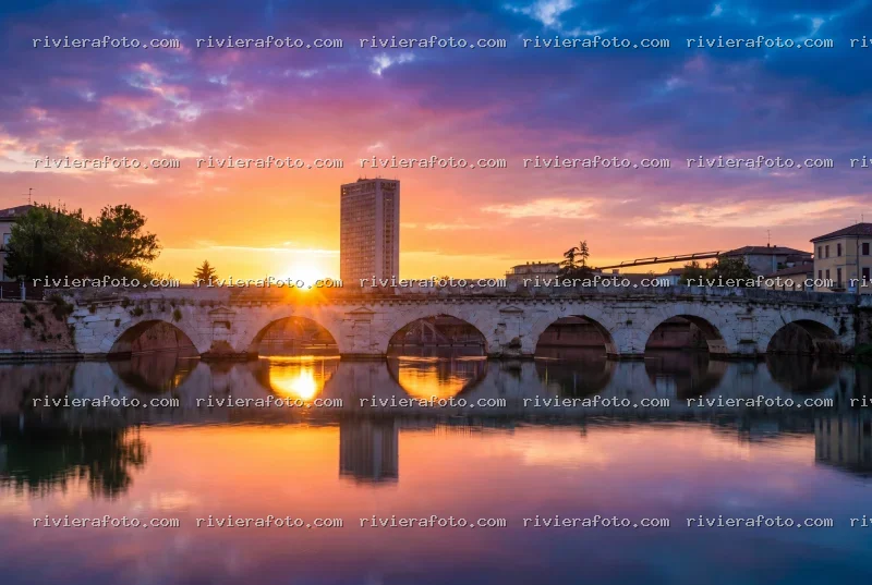 Ponte di Tiberio a Rimini all’alba