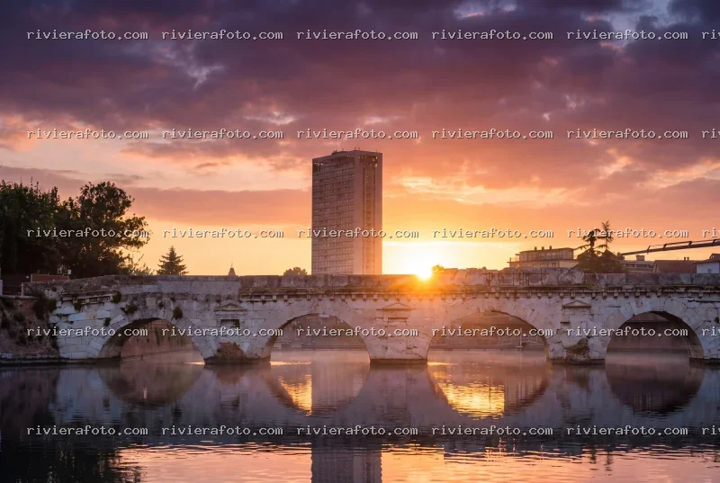 Alba sul Ponte di Tiberio a Rimini