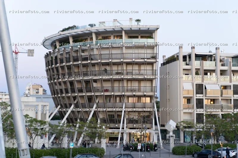 Architettura Moderna e Vita Urbana presso la Darsena di Rimini