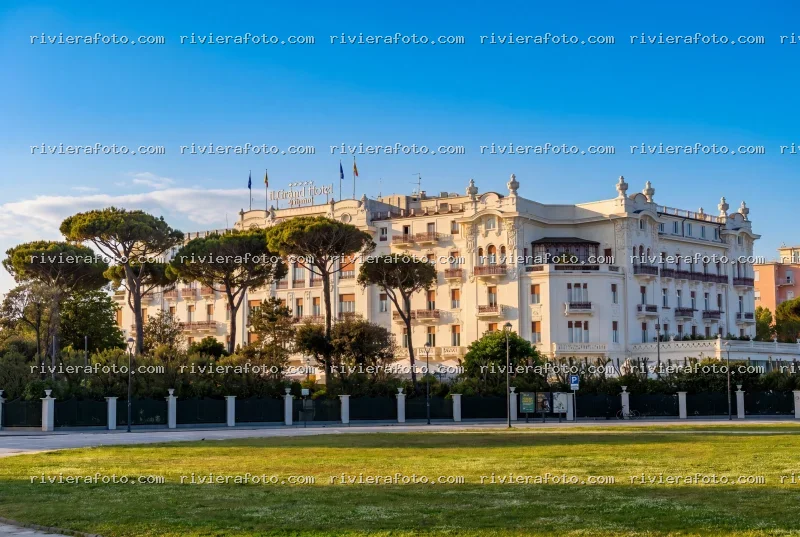 Il Grand Hotel di Rimini al tramonto