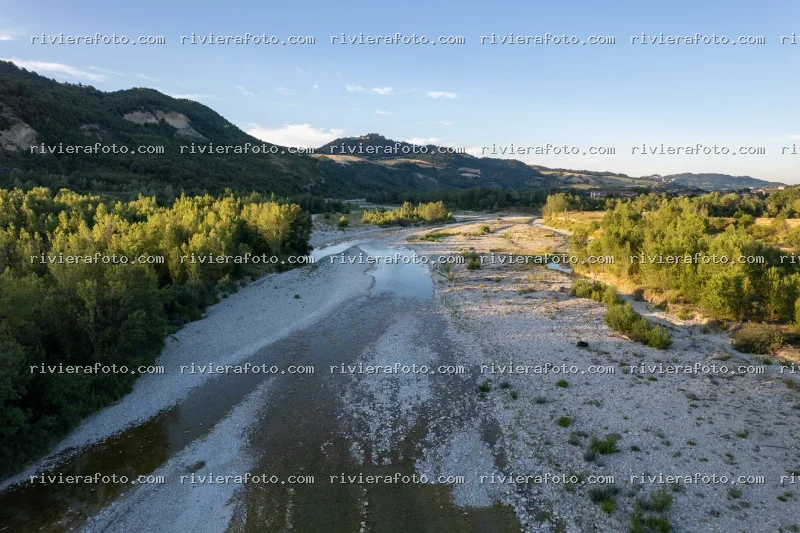 Vista panoramica sul fiume e le colline romagnole