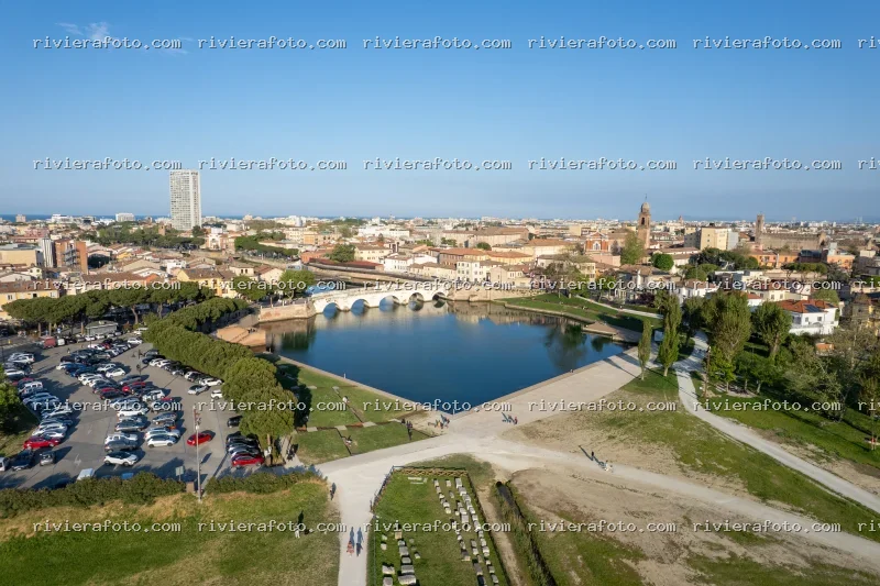 Veduta aerea del Ponte di Tiberio e Borgo San Giuliano a Rimini