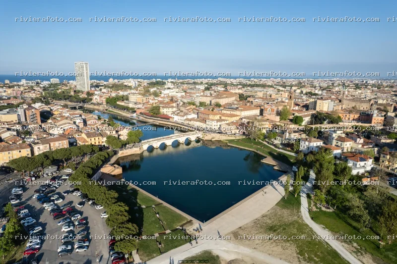 Vista aerea del Ponte Tiberio e Borgo San Giuliano a Rimini