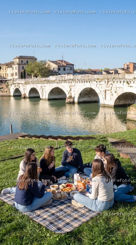 Picnic al Ponte di Tiberio a Rimini