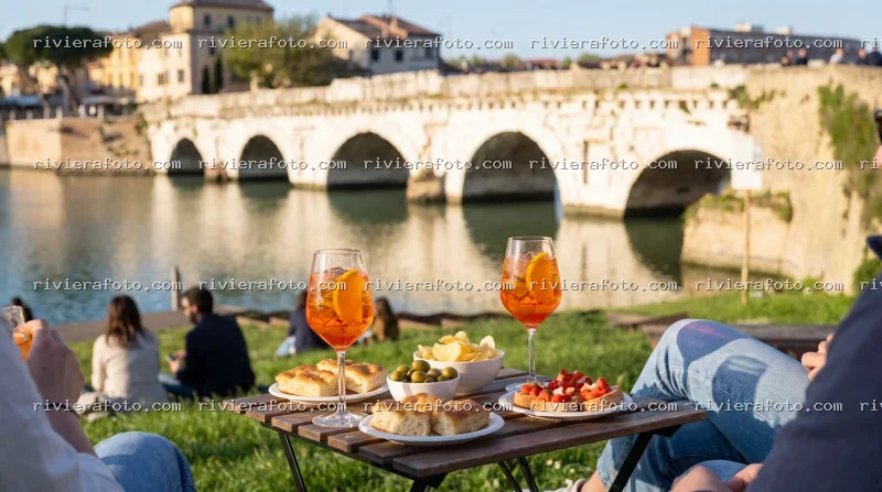 Aperitivo con vista sul Ponte di Tiberio a Rimini
