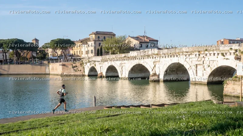 Corsa al Ponte Tiberio con Borgo San Giuliano a Rimini
