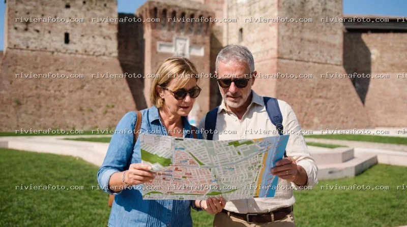 Turisti alla scoperta del Castel Sismondo di Rimini