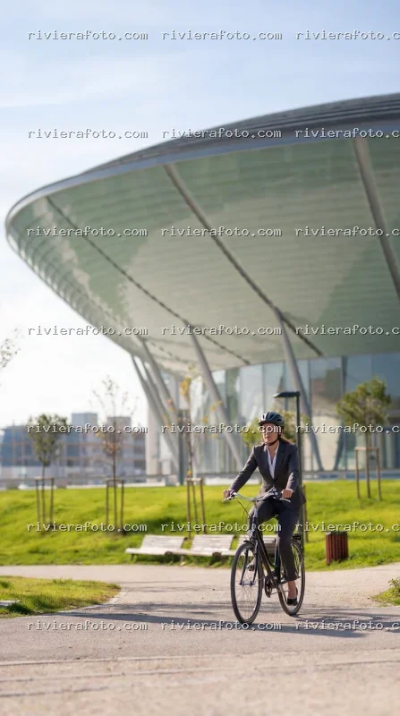 Ciclismo urbano nei pressi del Palacongressi di Rimini