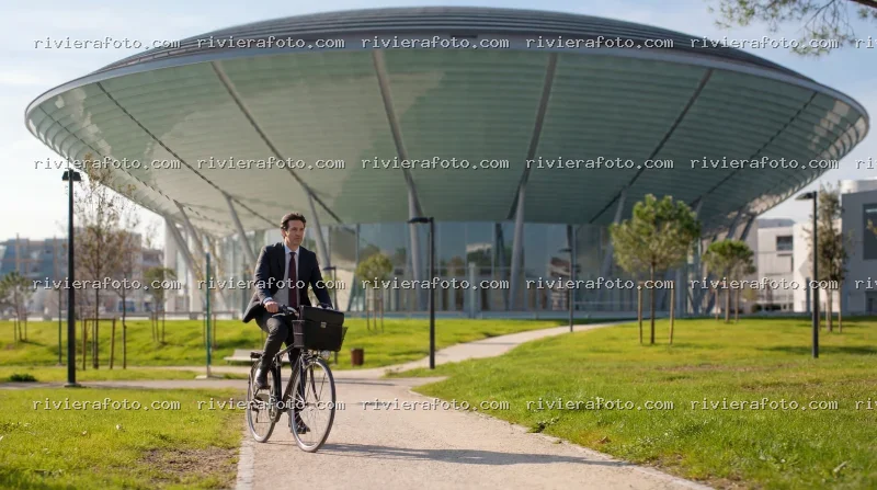 Ciclismo urbano e architettura moderna al Palacongressi di Rimini
