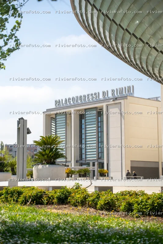 Palacongressi di Rimini sotto il sole