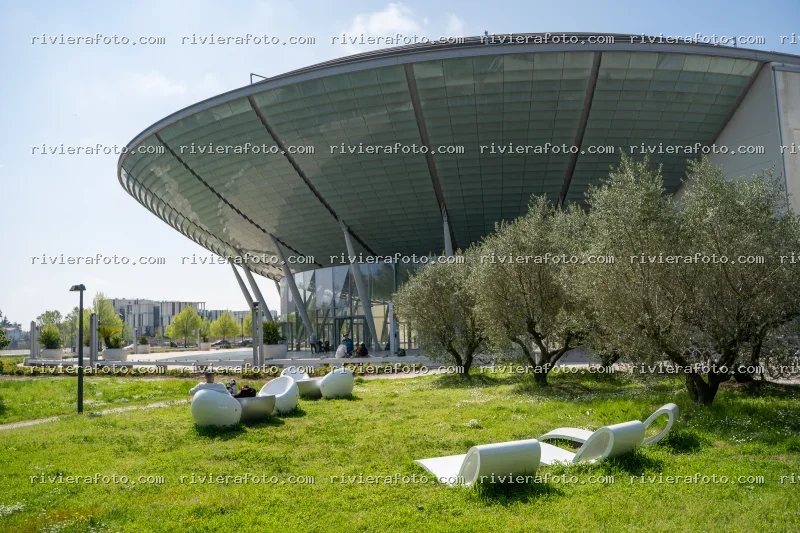 Palacongressi di Rimini: Architettura Moderna e Spazi Verdi