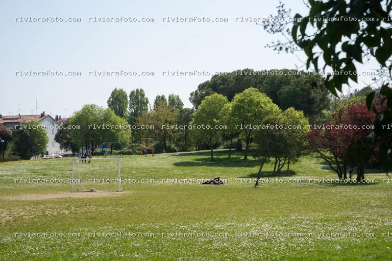 Un momento di relax in un parco urbano di Rimini nella Riviera Romagnola