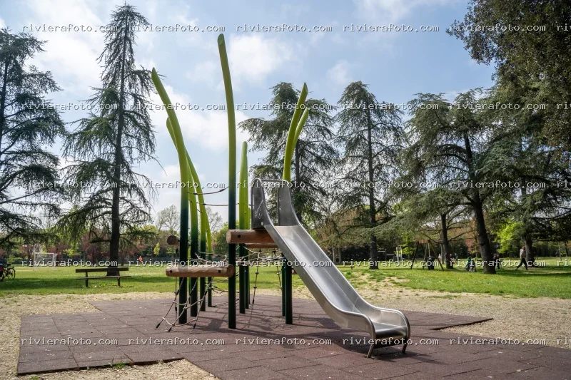 Parco pubblico con area giochi a Rimini nella Riviera Romagnola